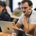 O Futuro do Trabalho em Tecnologia: Colaboração, Especialização e Cooperativismo