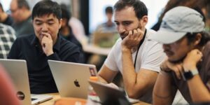 O Futuro do Trabalho em Tecnologia: Colaboração, Especialização e Cooperativismo