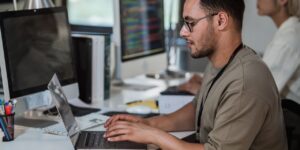 Desenvolvedor Back-End: o que faz, principais tecnologias, habilidades e como iniciar na carreira