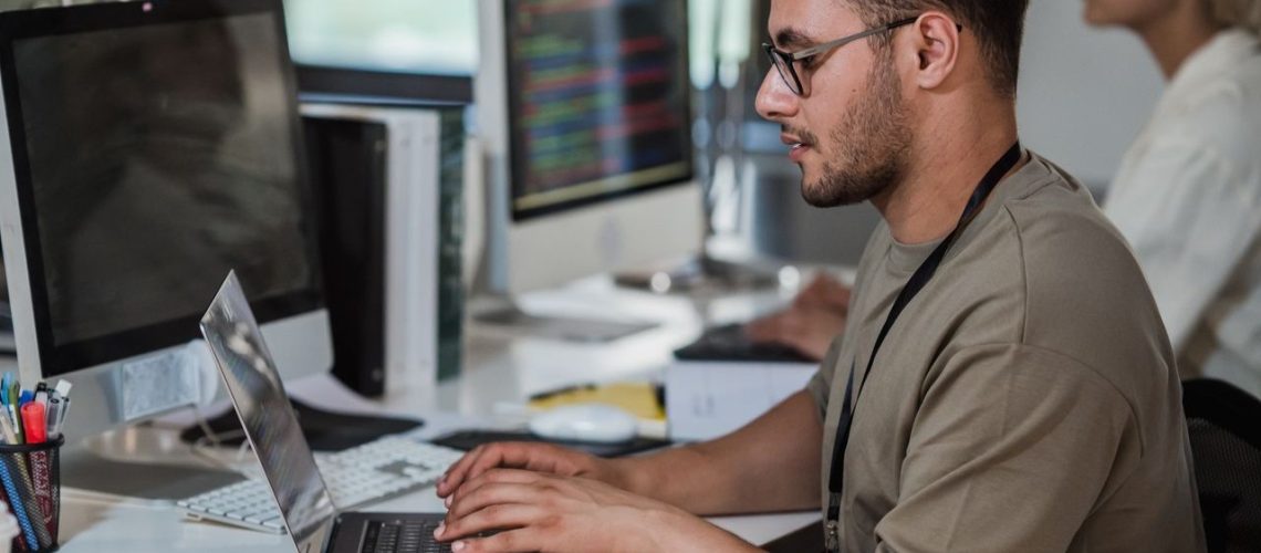 Desenvolvedor Back-End: o que faz, principais tecnologias, habilidades e como iniciar na carreira